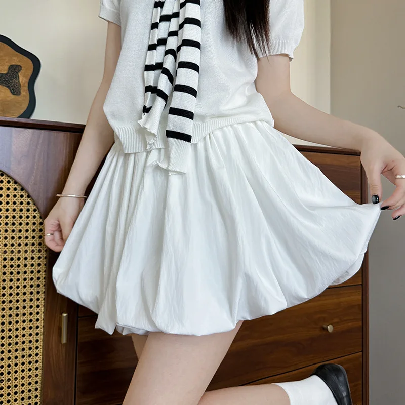 Graue Blütenknospen-Rockhose für Damen, sommerliche dünne, lockere Passform, zierlicher kurzer Rock zum Abnehmen für Damen, bauschiger Halbrock mit Anti-Exposition