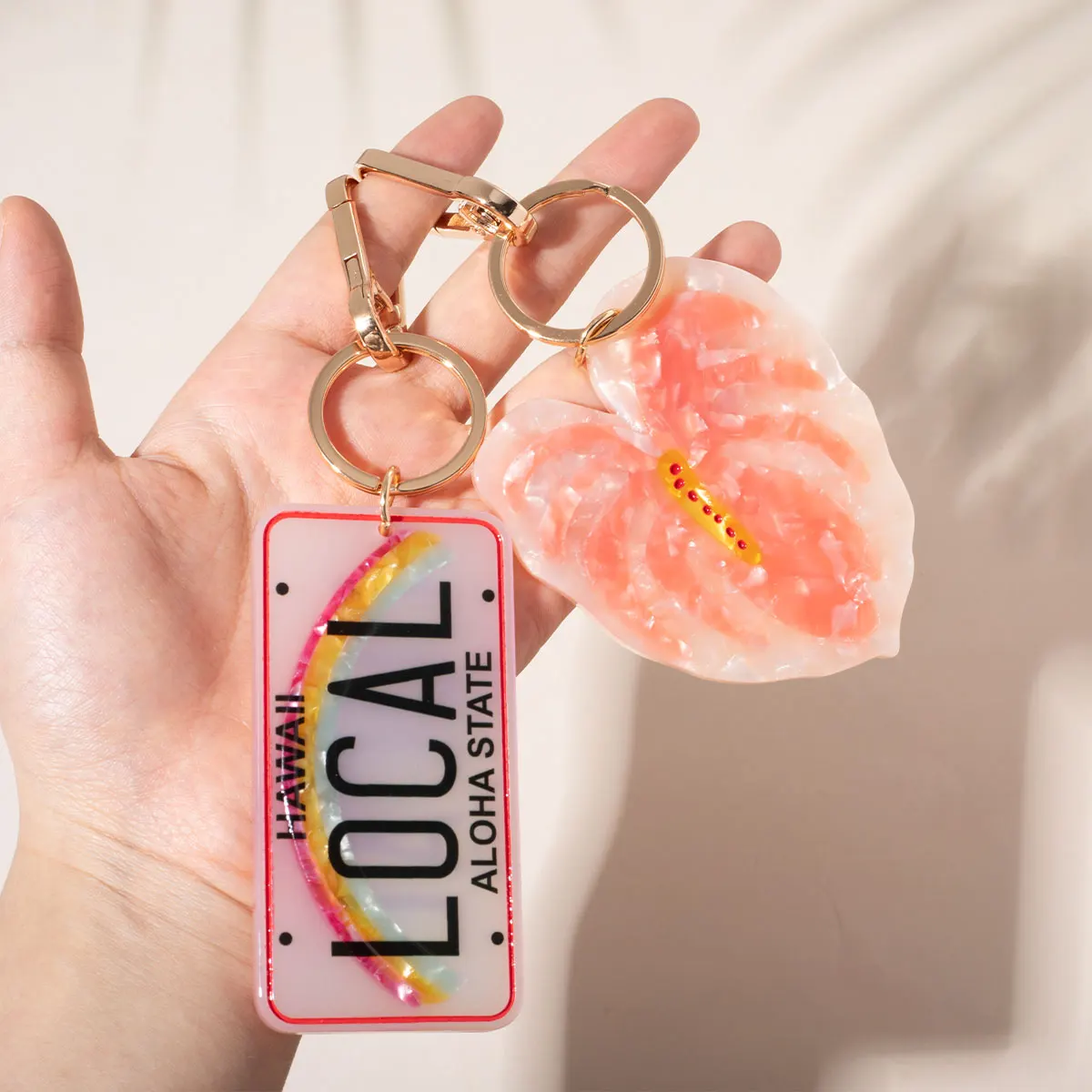 1 piece personalised novelty Island Hawaii local license plate Hawaii flower shell bag charm keychain