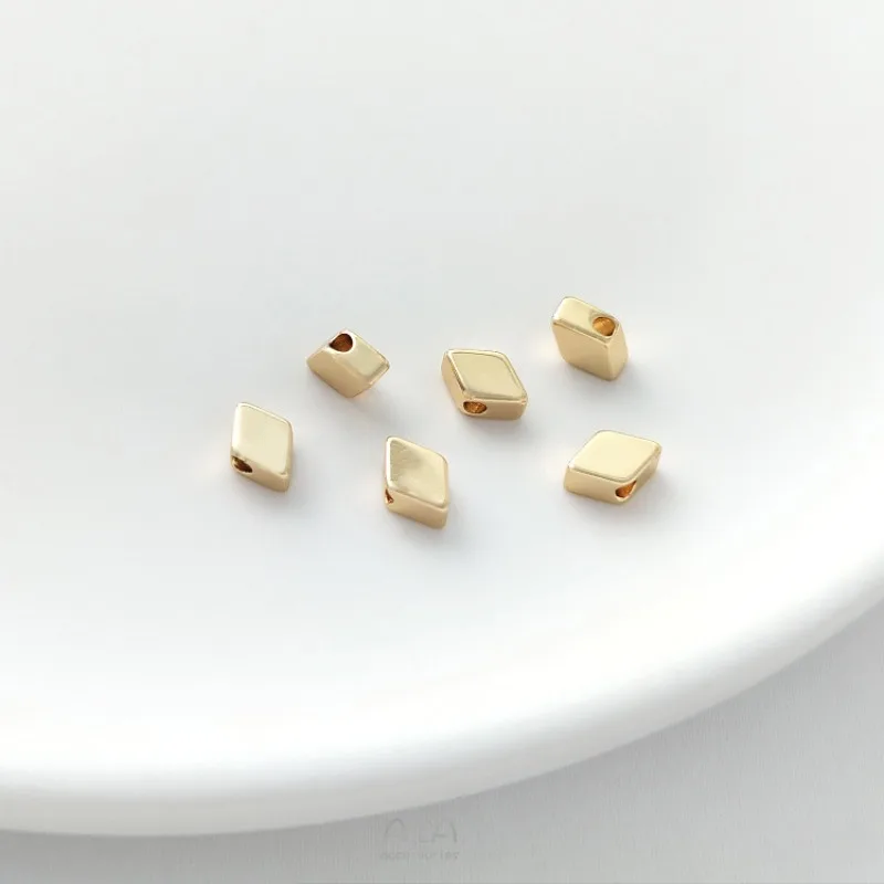 

Бусины из золота 14K: геометрические, цилиндрические, полукруглые, шестигранные, ромбовидные. Аксессуары для браслетов ручной работы и DIY-украшений.