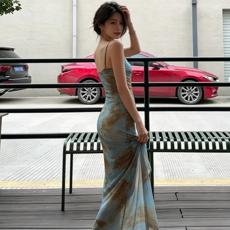 Retro Blue Gradient Strap Dress Summer Beach Vacation Style Gentle Waist Cinching Bodycon Skirt High Waist A-Line Dress