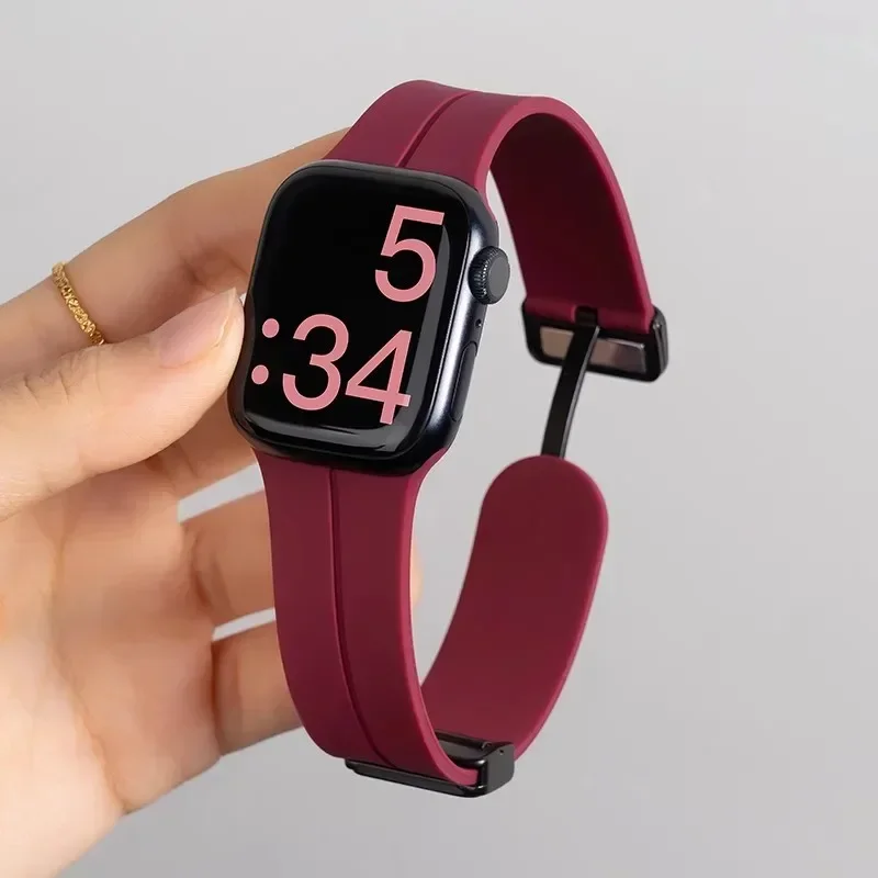 สายแม่เหล็กสำหรับสายนาฬิกาแอปเปิ้ลวอทช์ 46 มม. 45 มม. 44 มม. 49 มม. 42 40 41 สายซิลิโคน Correa iWatch Series 10 9 8 SE 7 6 5 Ultra 2