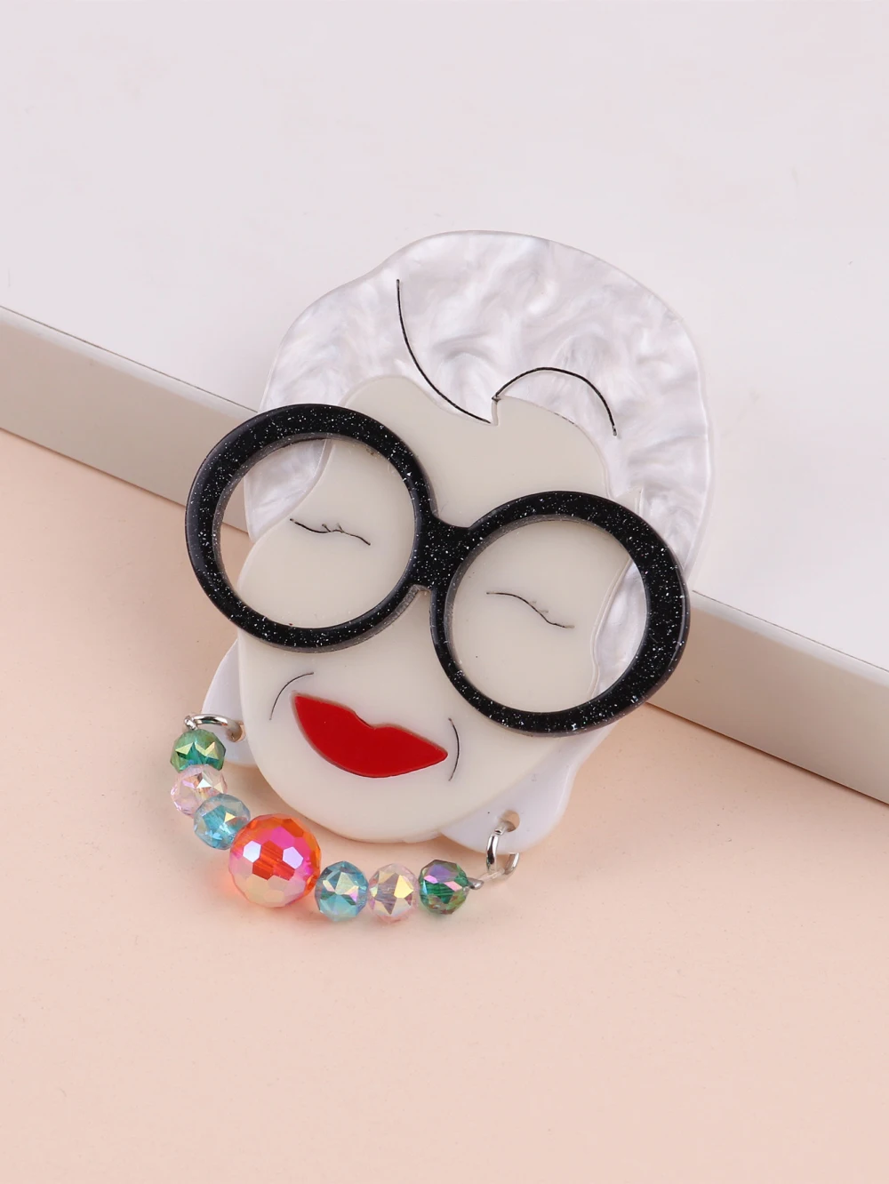 FishSheep Cute Celebrity Lady Figure Brooch for Women Acrylic Modern Granny Big Brooches Pins Fashion Clothing Accessories Gift