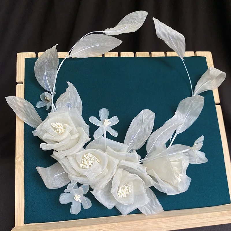 

Милые свадебные аксессуары для волос в стиле мори