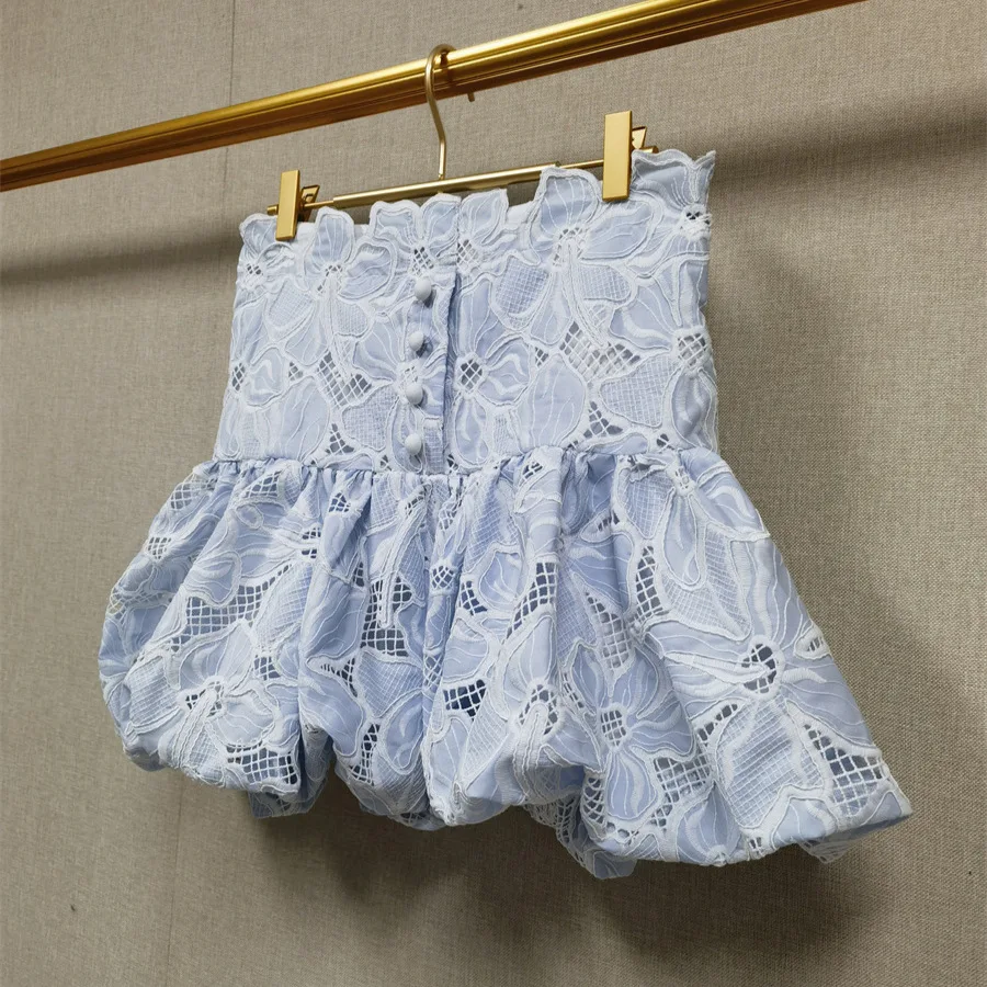 مجموعة صيف 2025 الجديدة: بلوزة أنيقة من الدانتيل المطرز بالزهور بدون ظهر ورقبة على شكل حرف V + مجموعة نصف تنورة منتفخة