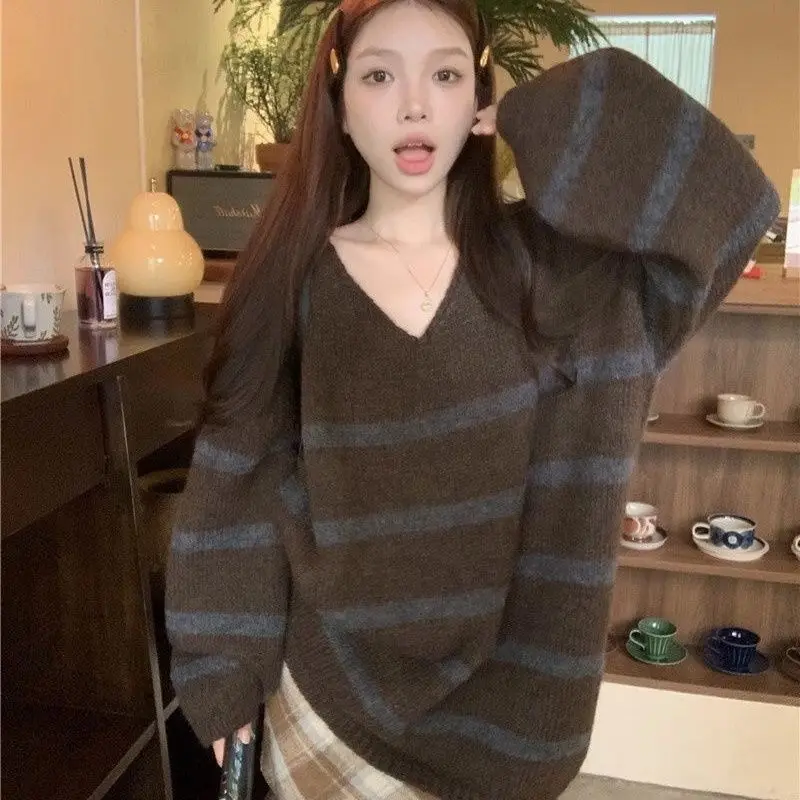 

Retro V-neck Contrasting Striped Sweater for Women in Winter Thick Loose Lazy Pullover Mid-length Knitted Top
