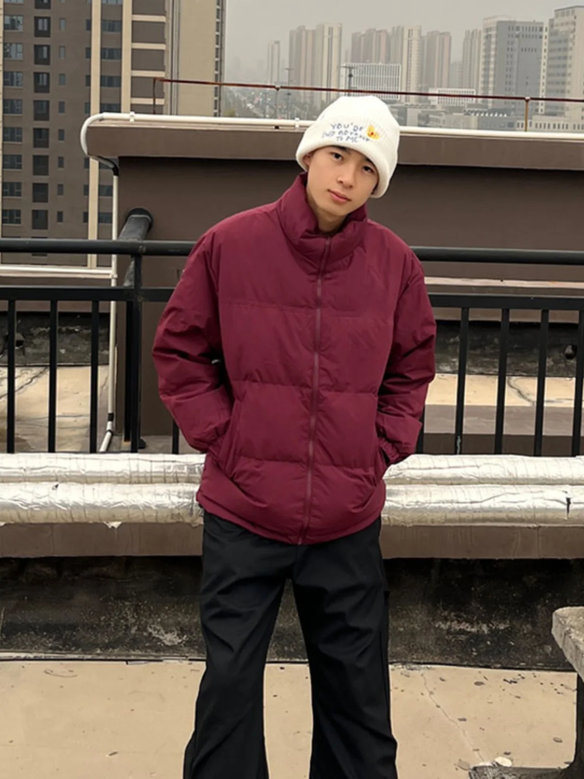 

Легкая мужская зимняя куртка-пуховик красного винного цвета с американским воротником-стойкой, утепленная хлопком, верхняя одежда