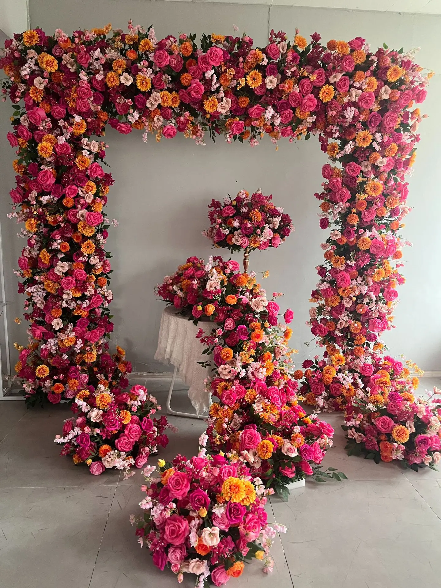 Weißer Kunstrosen-Blattbogen, künstliche Blumenarrangements für Hochzeitsbögen, Outdoor-Veranstaltungen, Fotohintergründe – Detail 9