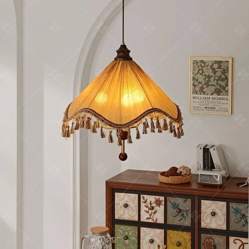 French retro restaurant chandelier, American fabric bedroom, vintage solid wood tassels, cloakroom, study bar, desk lamp