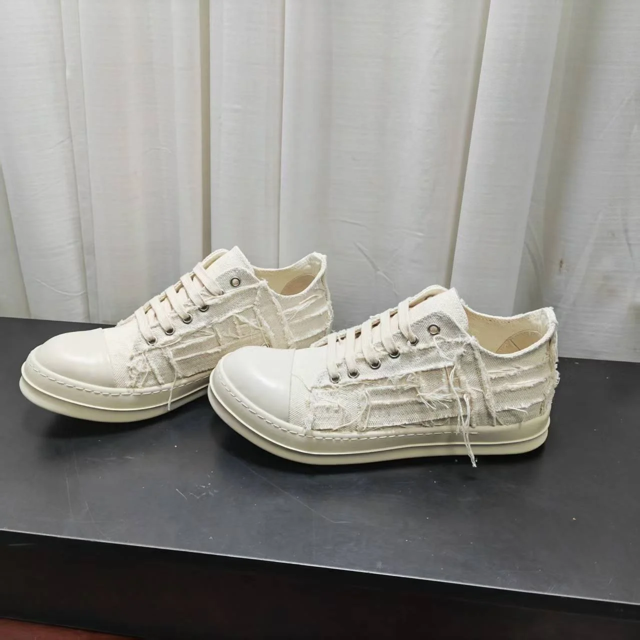 New  Designer Breathable Casual Shoes Boots Flat Sneaker High Quanlity Low-top Lace-up White Canvas Shoes for Men and Women