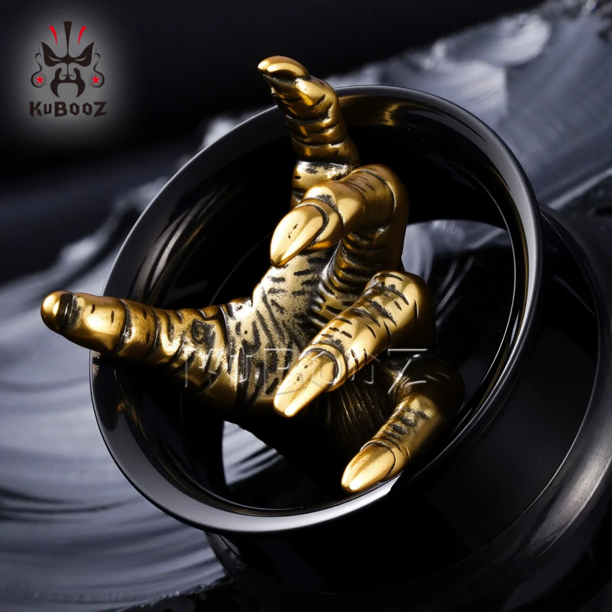 KUBOOZ 2 Stück 3D-Klauen-Ohrstrecken aus schwarzem Edelstahl, hohle Ohr-Tunnel-Expander im Gothic-Punk-Stil, Piercing-Plugs – Detail 4