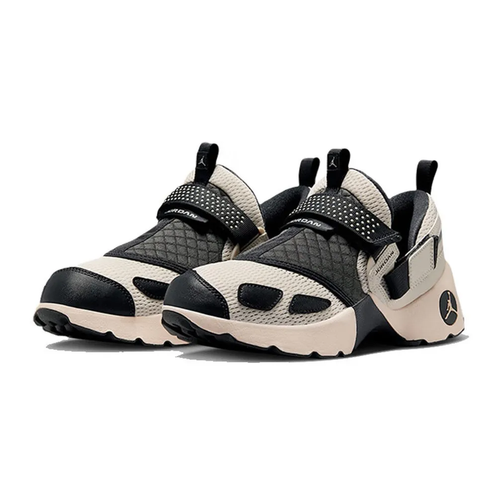 

Модные повседневные женские удобные нескользящие кроссовки Nike TRUNNER LX с амортизацией и повышенной износостойкостью HQ2164-102