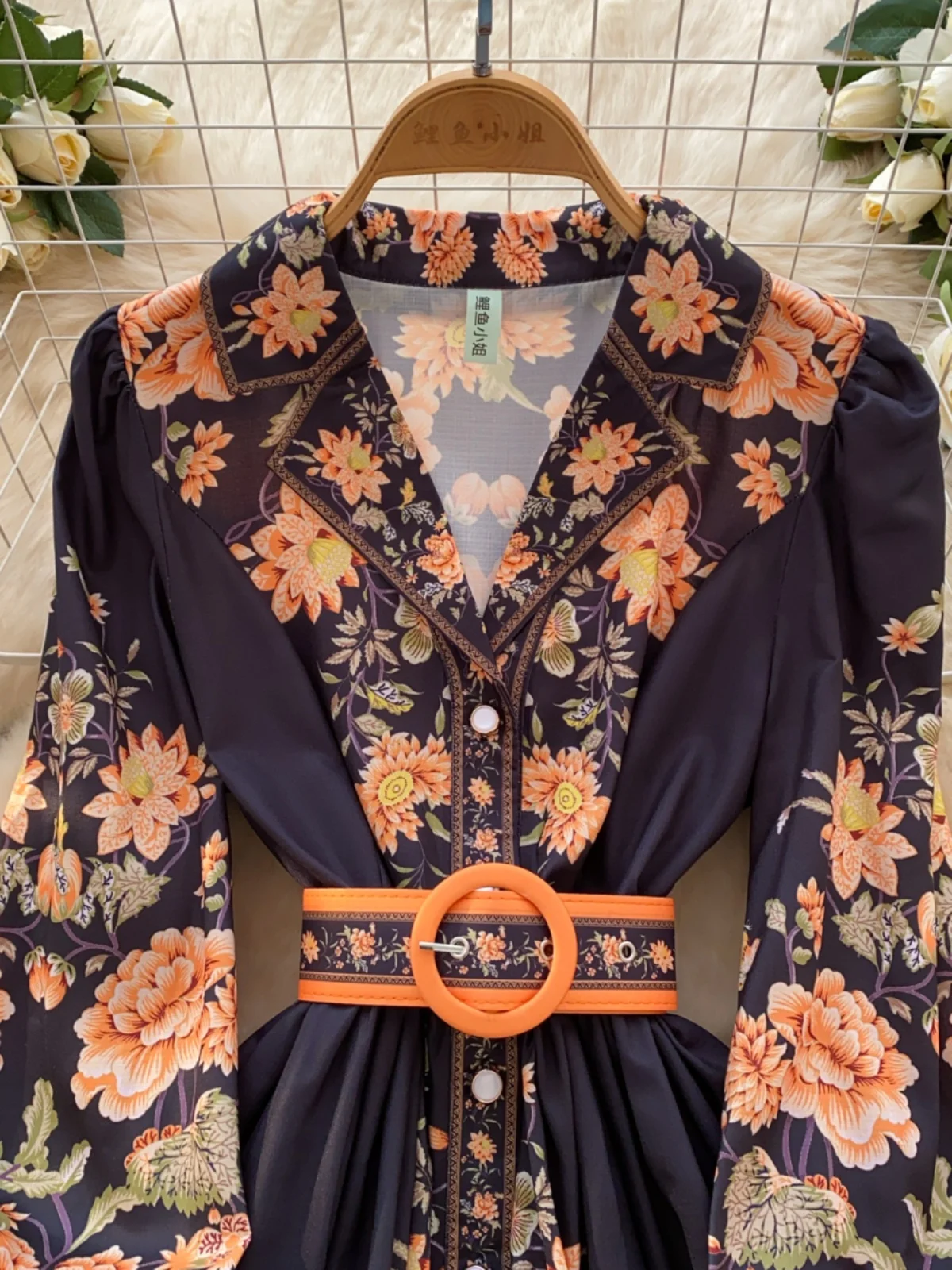 ชุดสูทผู้หญิง Spring Faion รุ่น Dr 2025 คอปก แขนยาว กระโปรงทรงเอ พิมพ์ลายดอกไม้ เอวสูง กระชับเอว เหมาะสำหรับใส่ทำงาน...