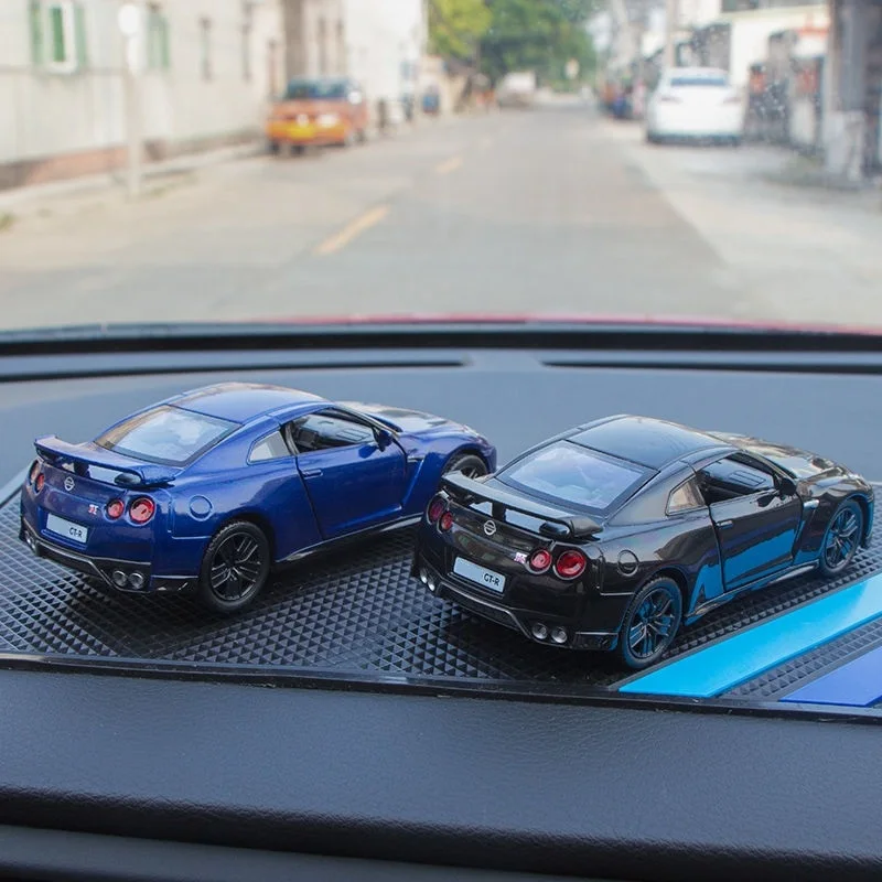 Japanese Supercar GTR R35 Simulation Exquisite Diecasts & Toy Vehicles RMZ city 1:36 Alloy Model Metal Car Gifts For Children