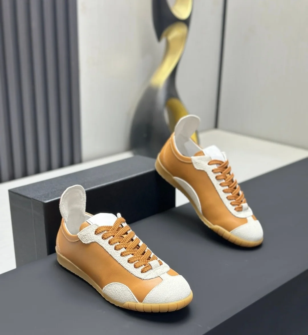 

Luxury Brand Hiking Shoes Commuter Shoes Flats Shoes Casual Sneakers Genuine Leather Simple Yet Stylish Effortlessly Versatile