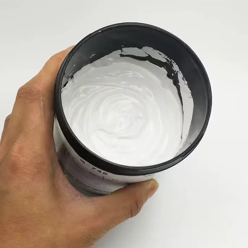 Shin-Etsu KS-609 1 كجم زيوت التشحيم عالية الأداء، تزييت ممتاز، ثابت للحرارة، تردد منخفض، عزل كهربائي