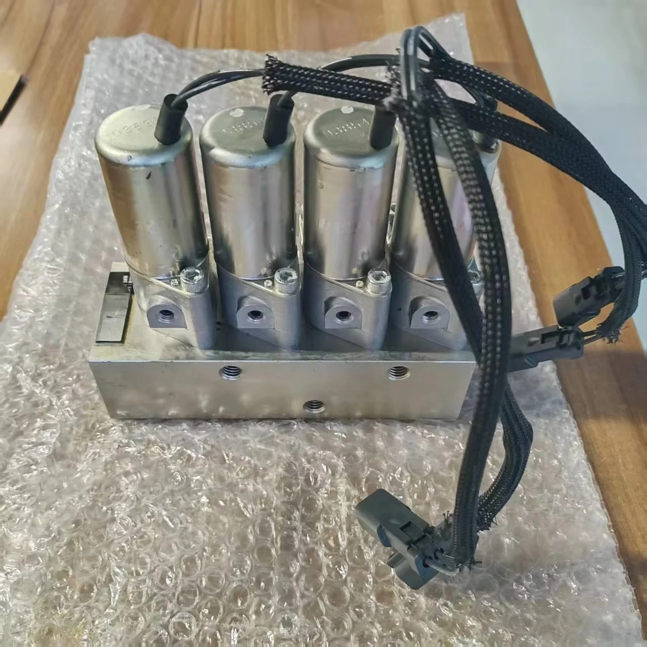 

Hot selling in 2026 Valve Assembly 702-21-07142 7022107142 for WA270 WA320 WA380 WA430 WA470 EPC Valve