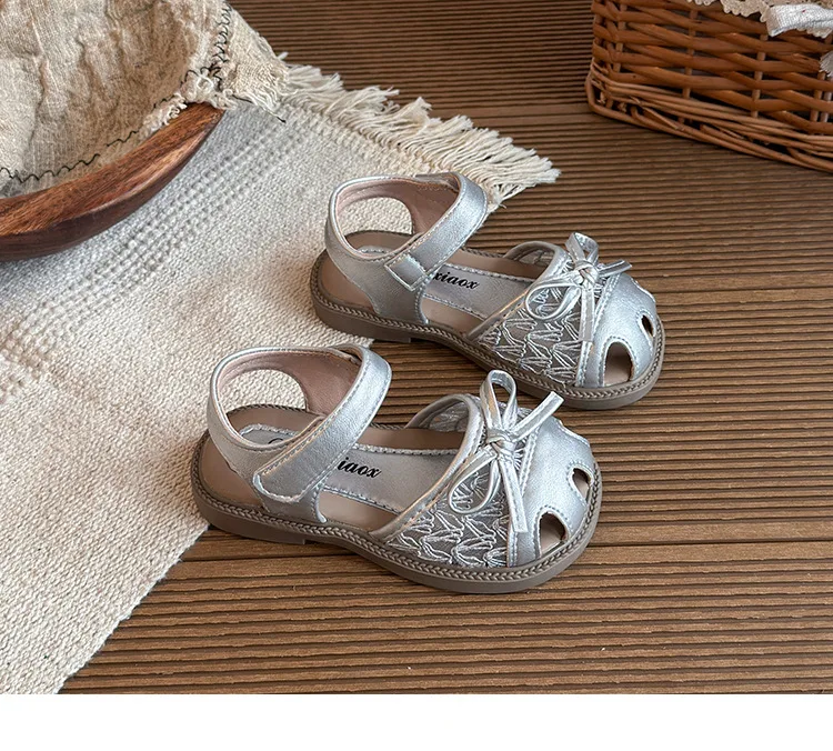 Mädchen-Sandalen Süße Netz-Aushöhlung Kinder-Prinzessinnen-Schuhe Vielseitige Weiche Sohle 2026 Sommer Neue Kinder-Strandschuhe Einfache Schleifen – Detail 7