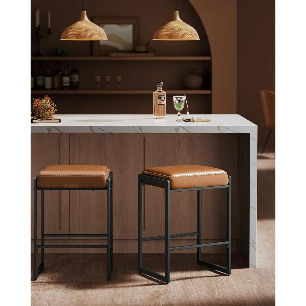 Ensemble de 4 tabourets de bar modernes au milieu du siècle, en cuir synthétique avec coutures