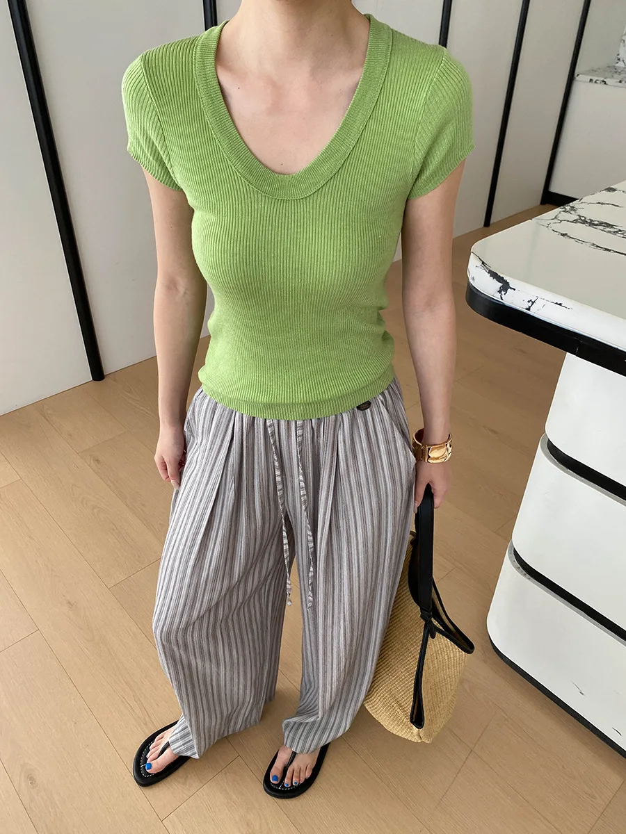 Sommerliche gestreifte, locker sitzende Freizeithose mit hoher Taille für Damen – Detail 19