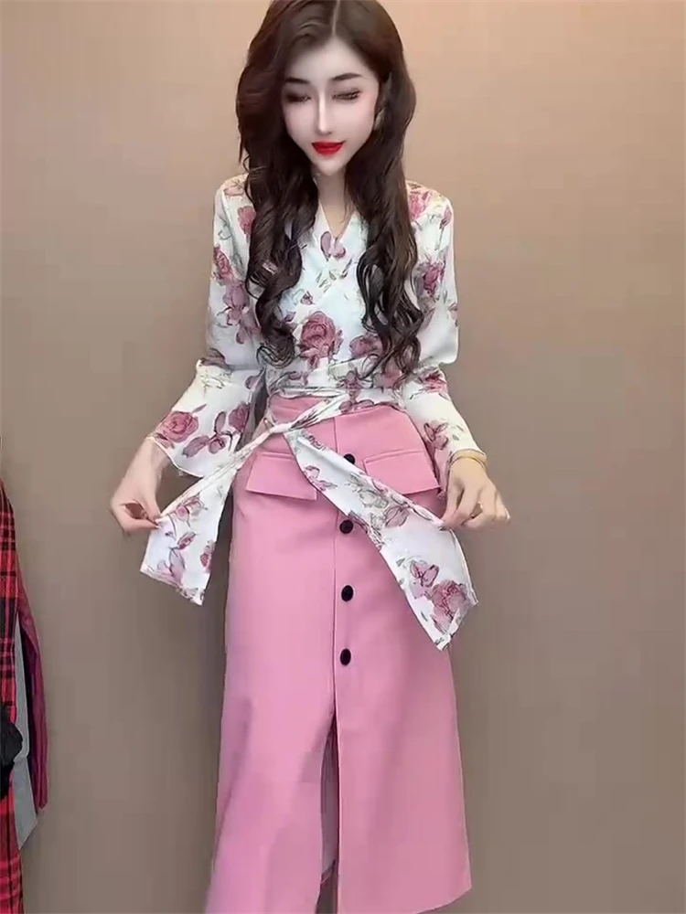 Conjunto de estilo avançado de camiseta feminina com decote em v, alça elegante, cintura alta, emagrecimento, meia saia, duas peças, conjunto moderno
