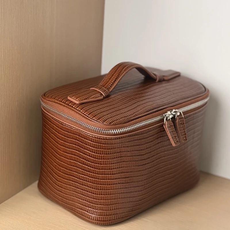 

Top layer cowhide lizard pattern toiletry bag 2025 new design large capacity portable travel storage bag handheld makeup bag