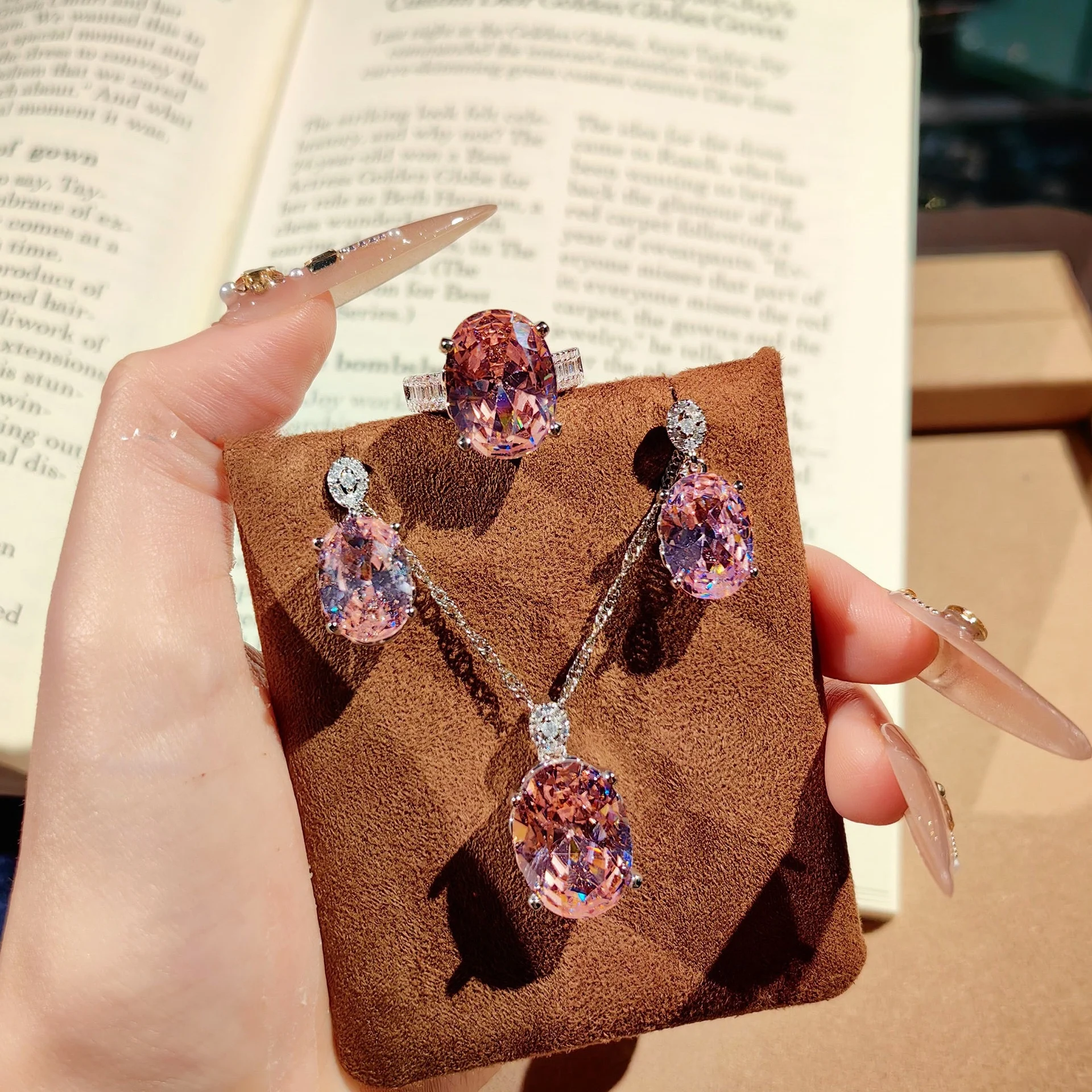 

Heavy-Work Design Royal Blue Diamond Pendant Ring Set Simulated Realistic Pink Diamond Open Ring Fashion Jewelry