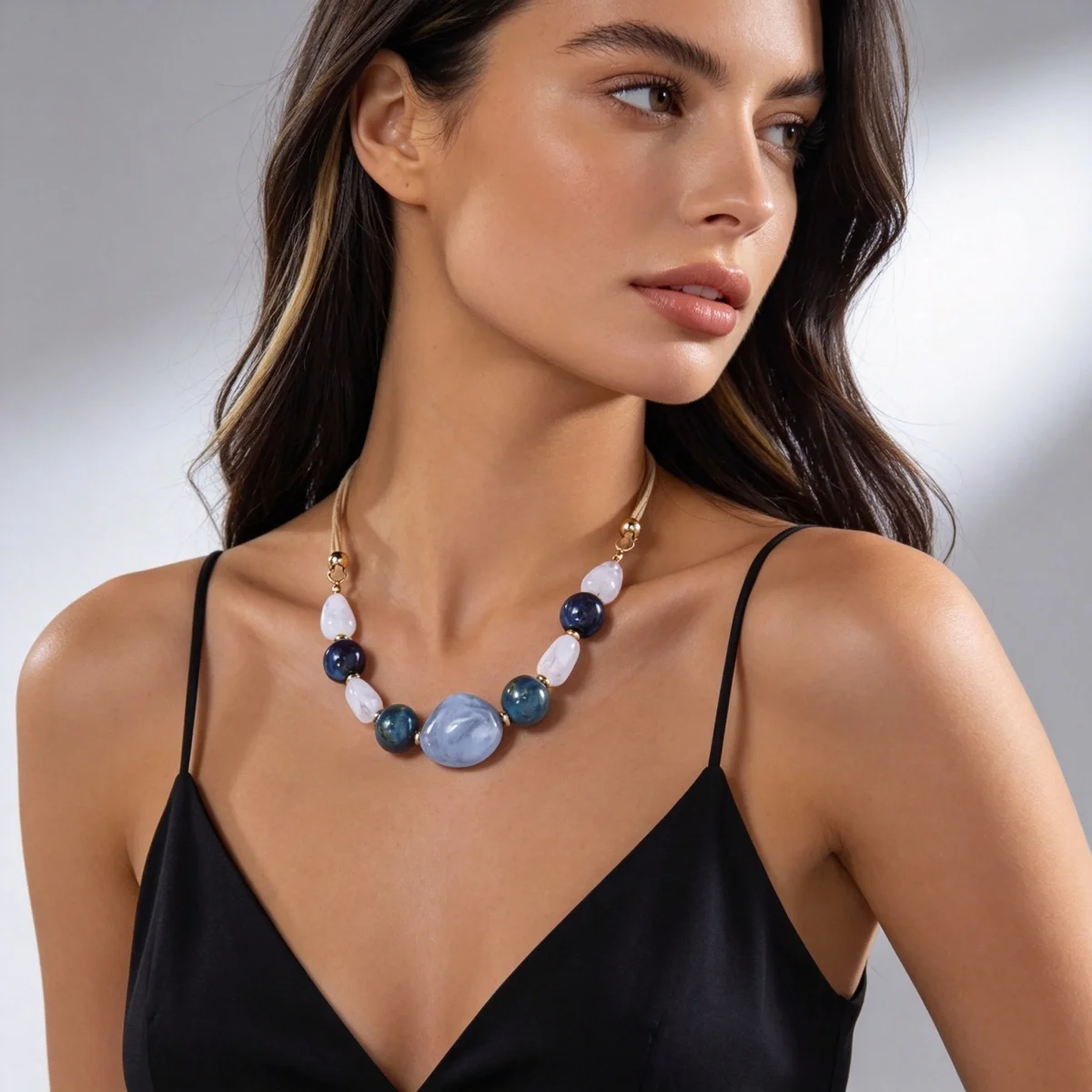 Ins Vintage Mehrfarbige Unregelmäßige Acrylperlen-Halskette für Damen und Herren, Handgefertigte Samtkette, Harzperlen-Choker, Ästhetischer Schmuck – Detail 14