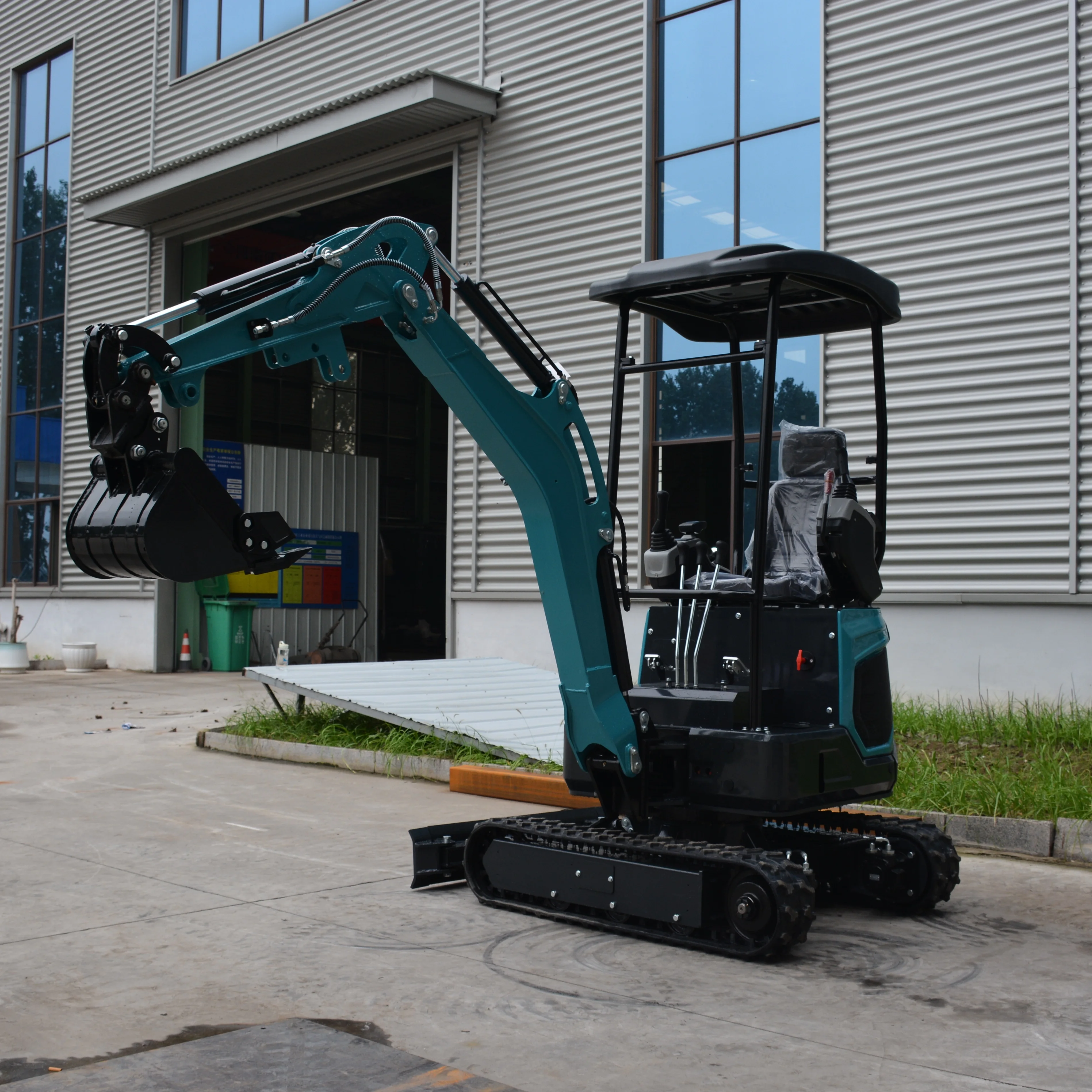 

Powerful 1.8-ton mini tracked excavator with original engine home engineering excavator with 60% discount