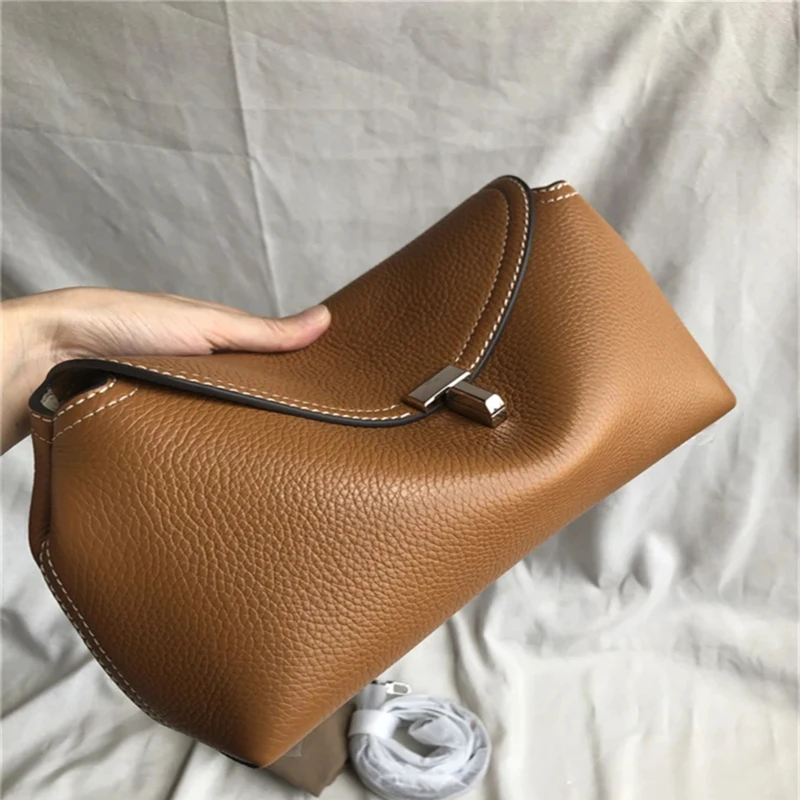 

2025 new niche high-end T-shaped lock buckle large capacity single shoulder crossbody versatile armpit bag for women