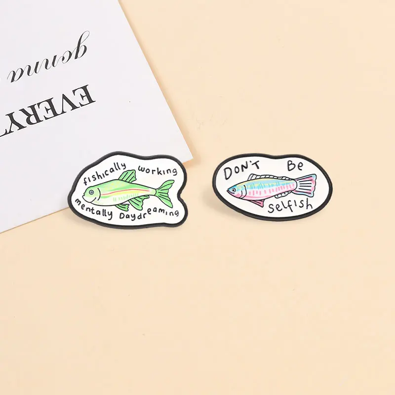 Sei nicht egoistisch, fischisch arbeitendes Emaille-Abzeichen, lustiger Fisch, Tagträumendes Cartoon-Design, Metallbrosche, Ansteckaccessoire, Geschenk – Detail 7