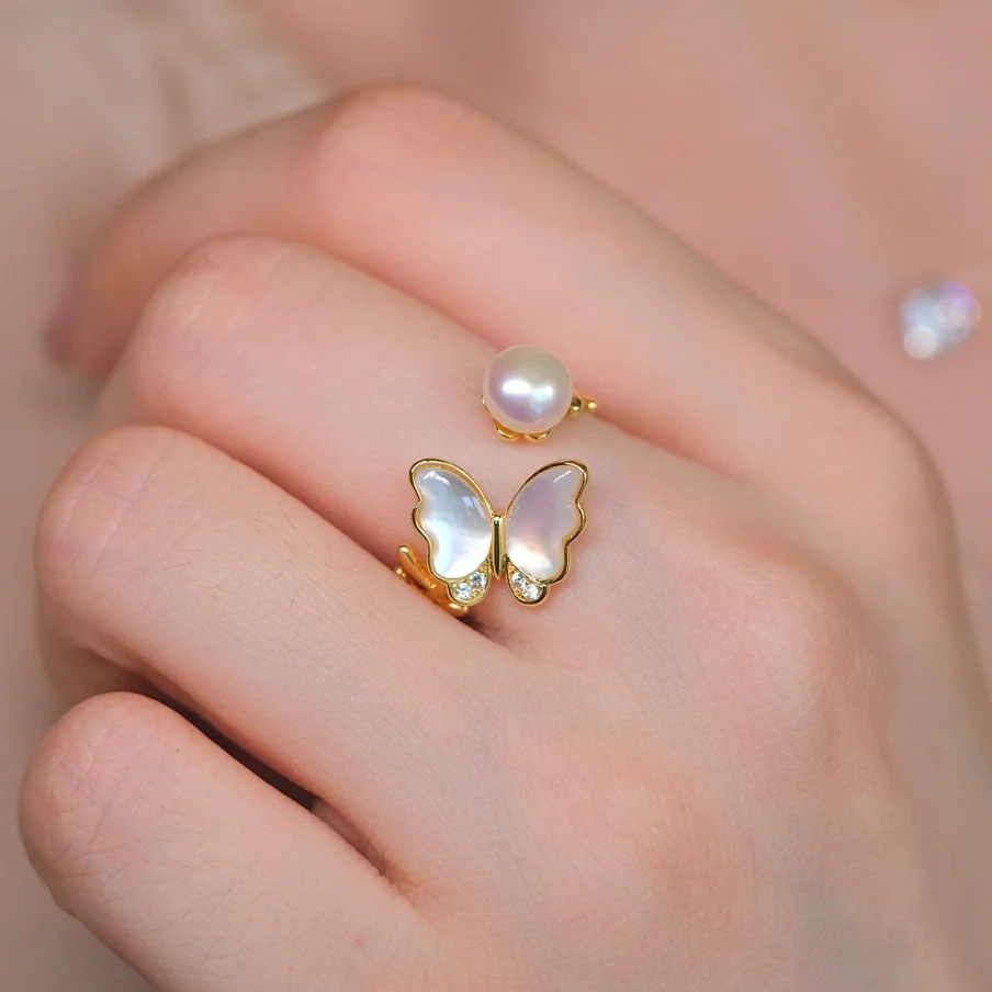 Retro Elegant White Mother of Pearl Butterfly Ring with Freshwater Pearl Open Adjustable Ring for Women French Delicate Jewelry