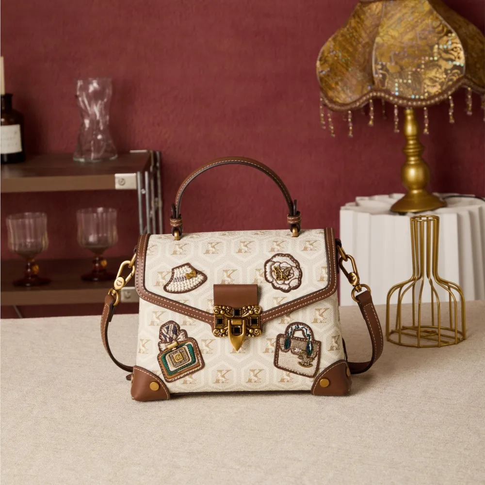 2026 Summer New Women's Retro Handbag Luxury Heavy Industry Hardware High Sensitivity Fashion Badge Shaped Bag Commuting Simple
