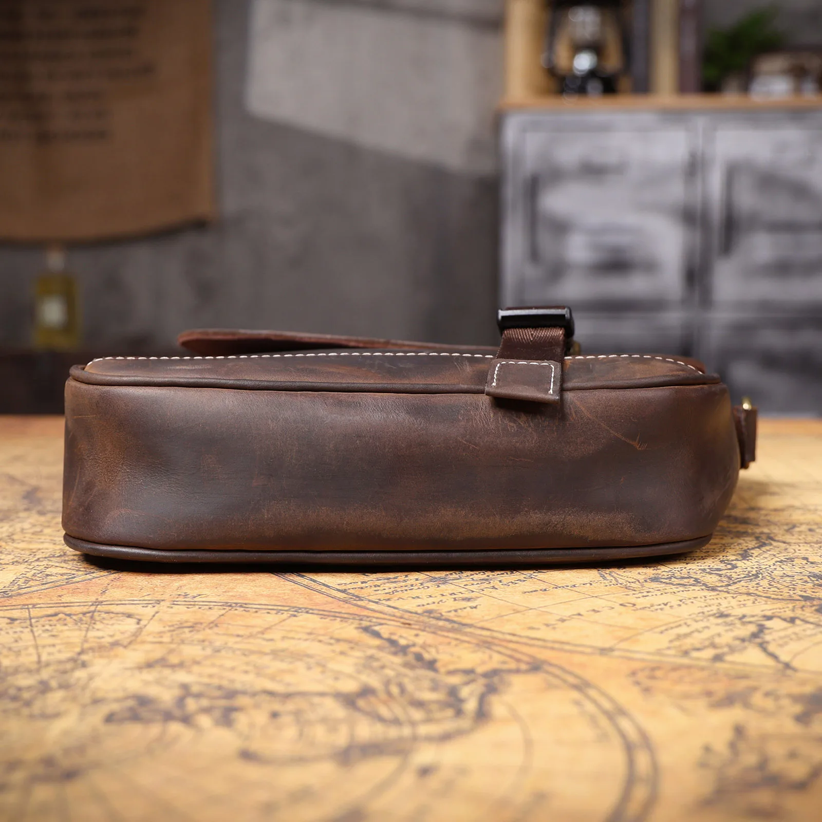 S.WORKER Vintage Echtleder Herren-Umhängetasche, Lässige Crossbody-Tasche, Crazy Horse Leder Schultertasche, Handgefertigt – Detail 14
