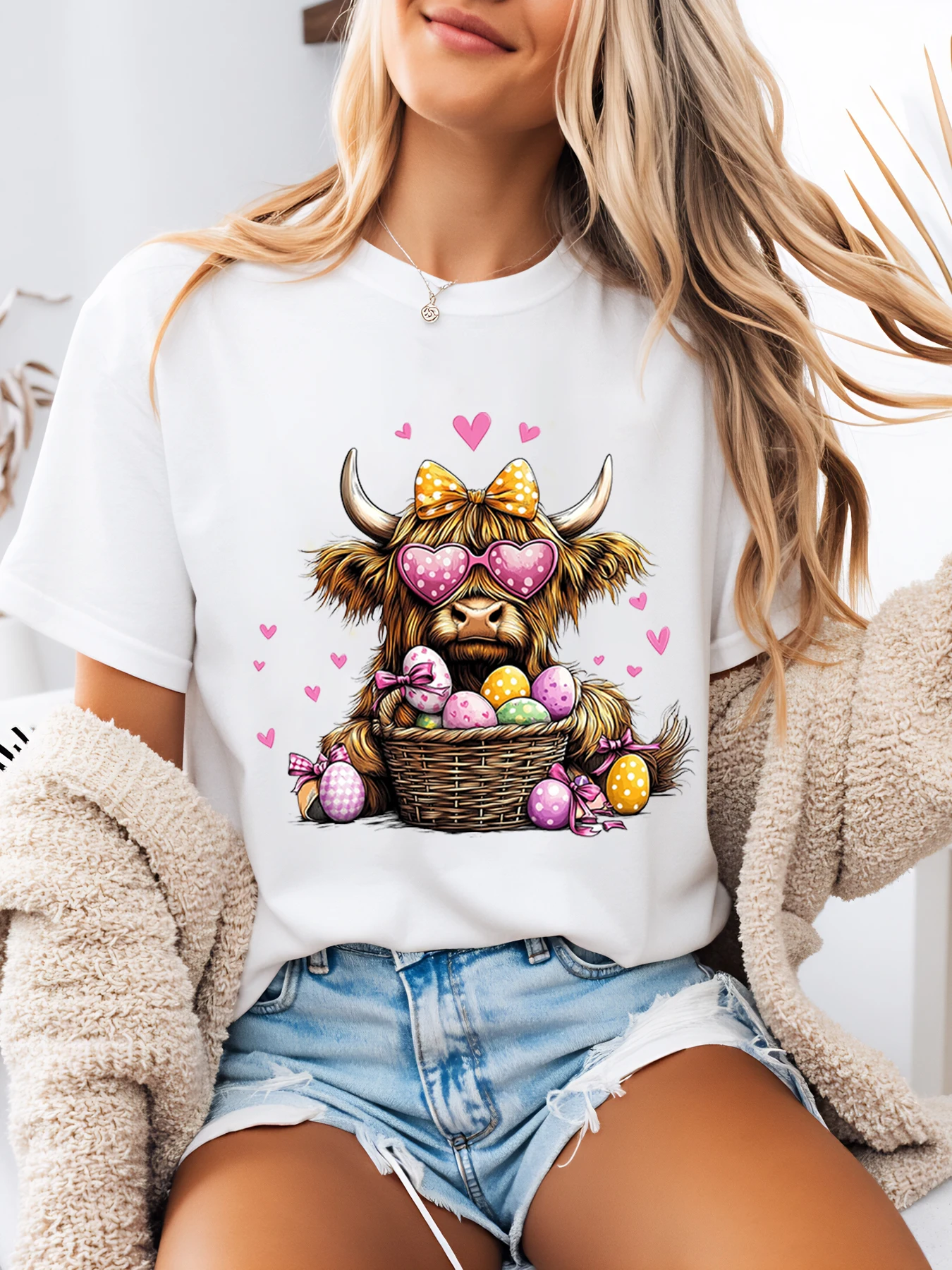 هايلاند البقرة مع بيض عيد الفصح والقلوب طباعة عيد الفصح تي شيرت المرأة عادية الربيع الصيف الزي الأبيض حجم كبير