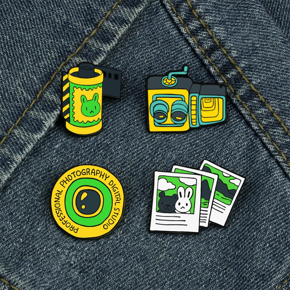 Retro Camera Enamel Pin Camera Lens Film Roll Picture Brooches Badge Lapel Jewelry Backpack Clothes Accessories Photography Gift