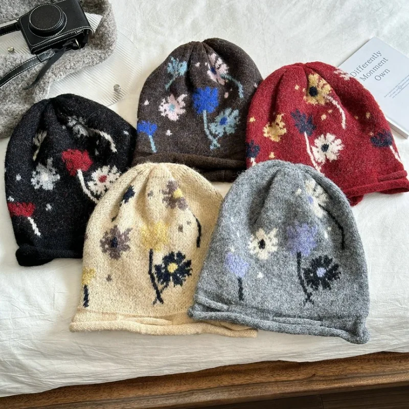 

Korean Flower Jacquard Crimped Knitted Hat Winter Outdoor Warm Ear Protection Big Head Drawstring Design Women Skull Beanie Cap