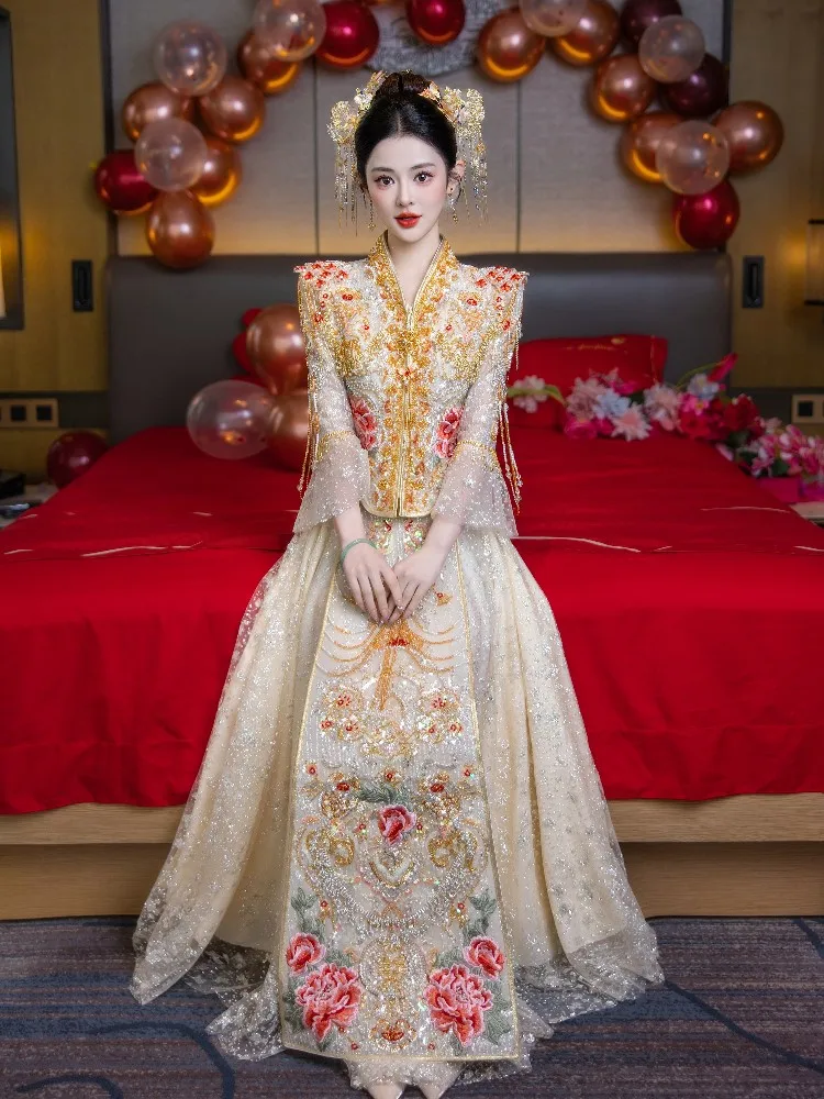 New champagne-colored toasting dress heavy industry thin for women