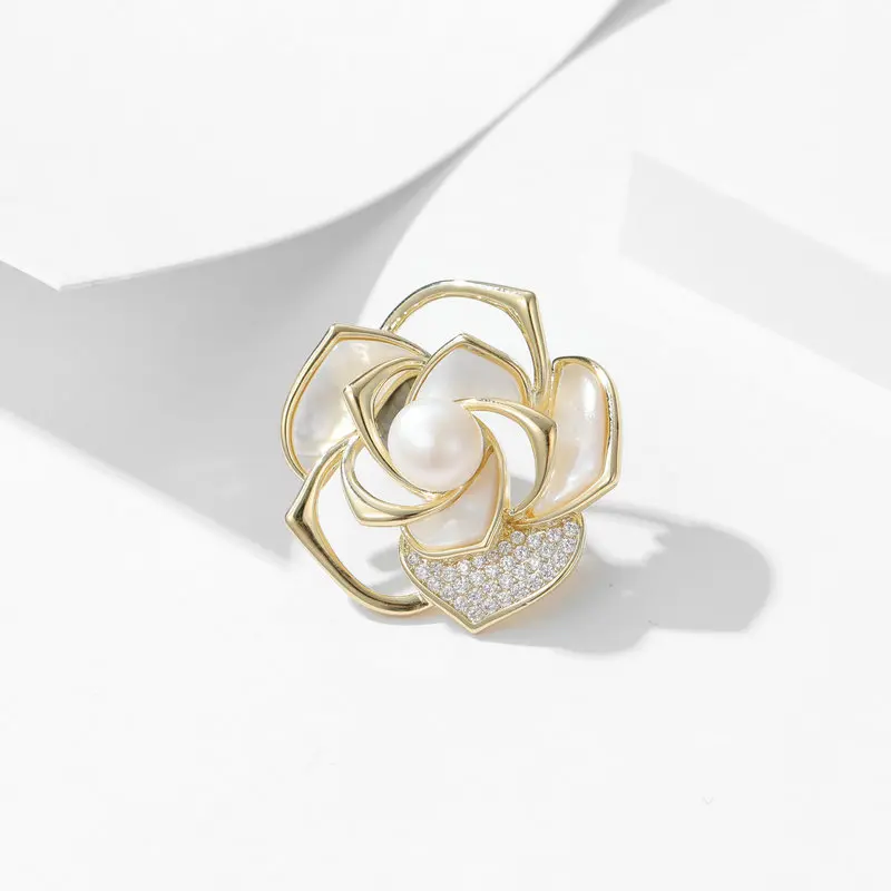 

New Design Micro Inlaid Zircon Hollow Camellia Flower Brooch Pins for Women Fashion Jewelry Delicate Clothing Corsage Decoration