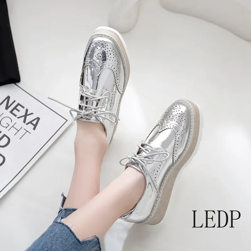 

Women's Thick Soled Brogue Shoes Women's Sponge Heel Flat Shoes Women's Sports Shoe Fashionable Casual Versatile