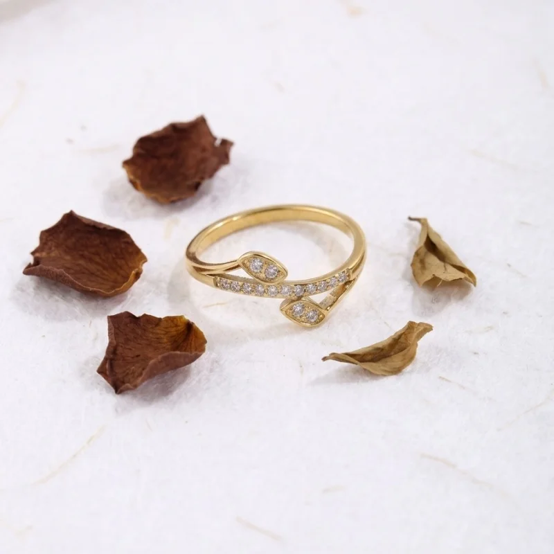 1 Piece Stainless Steel Ring Plated with 18K Gold, Featuring Interwoven Leaf Design and Rhinestones, a Light Luxury Leaf-Shaped Ring Suitable for Women's Gentle and Delicate Style, Perfect for Commuting, Dating, and Various Occasions