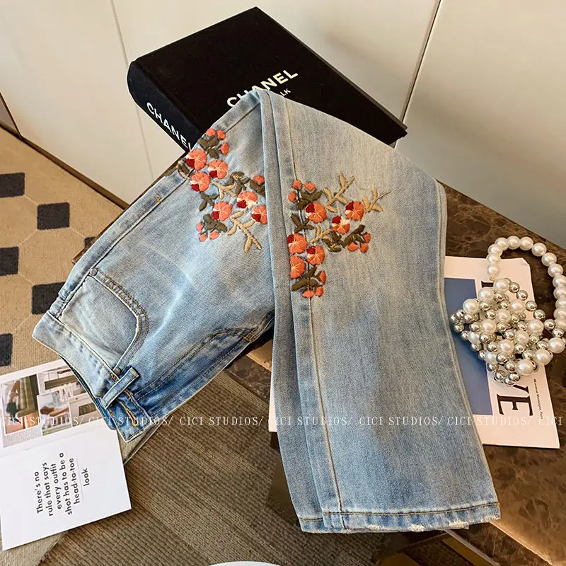 Women Jeans Floral Embroidered Wide Leg Jeans Design Sense Minority High Waist Trousers Straight Pants Woman Denim Jeans Vintage