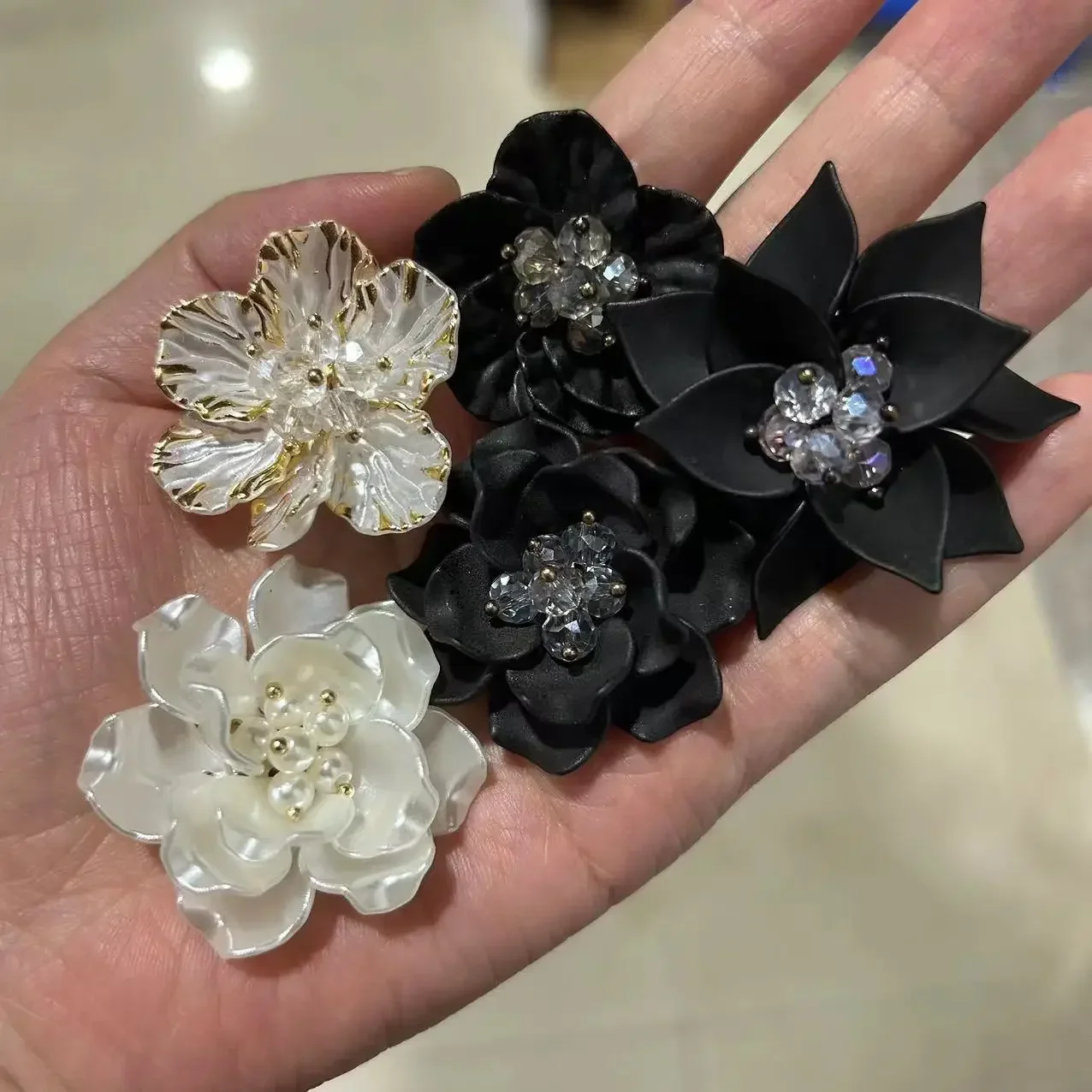 5pcs Rose Pearl Sewing On Patch Crystal Petal Flower For DIY Hair Clips Clothing Hats Bags Decorative Women Accessories