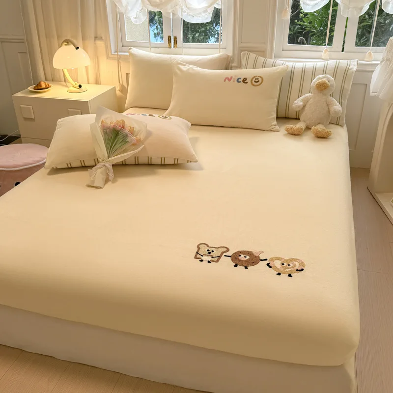 Cartoon Embroidered Plush Bedspread Set Soft Skin-Friendly Fitted Sheet with Pillowcases Stretch Velvet Bedding Home Textile