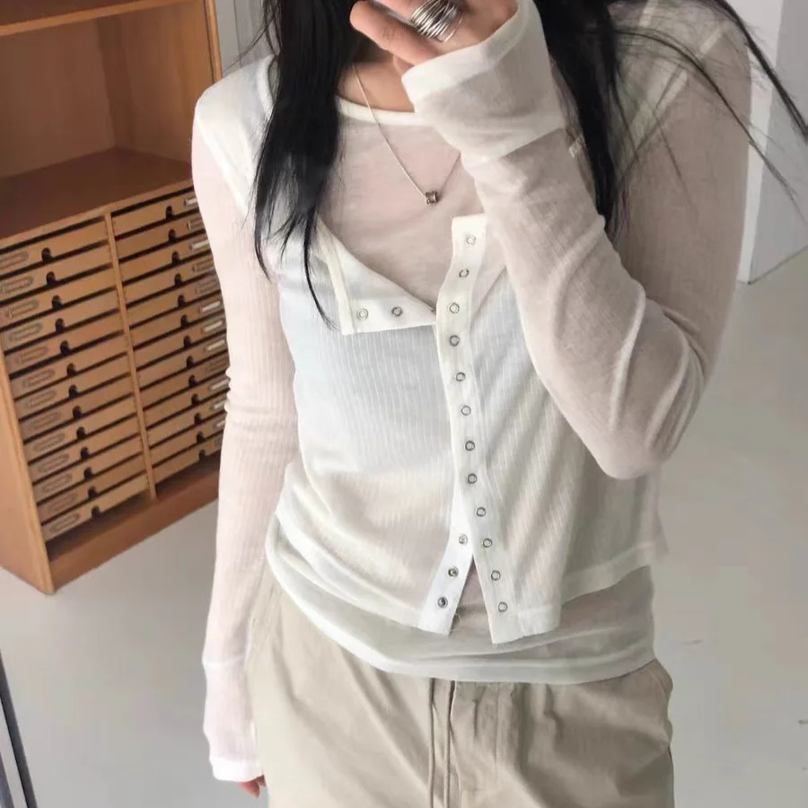 

2025 Spring New Solid Color Round Neck Single Breasted Fake Two Piece Long Sleeved T-shirt Top for Women