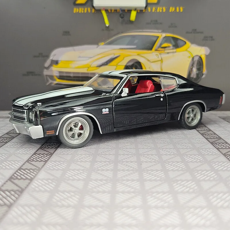 

1:24 simulated sound and light Chevrolet Chevelle454 1970 alloy die-cast car model steering children's toy boy gift