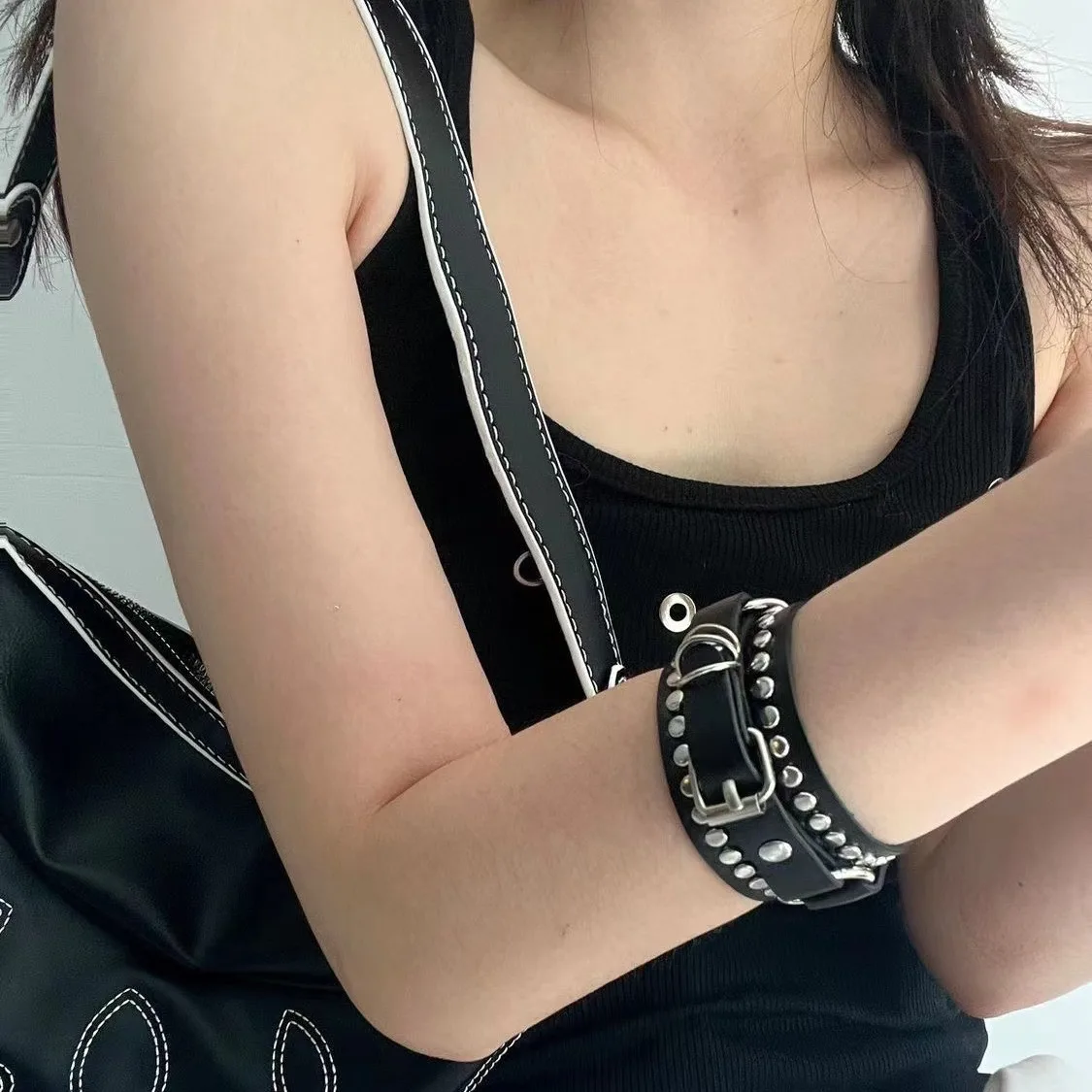 الهيب هوب الشرير المسامير الرجعية الجلود زوجين سوار روك Y2K الحلو كول زوجين الإسورة مجوهرات HUANZHI 2026 جديد #4