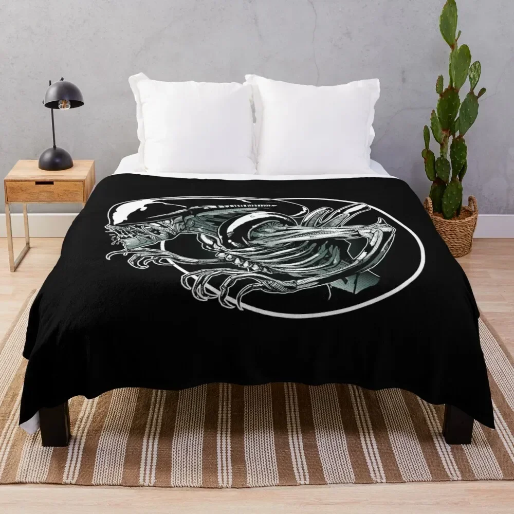 aliens xenomorph Throw Blanket Shaggy Loose Warm Plaid Blankets