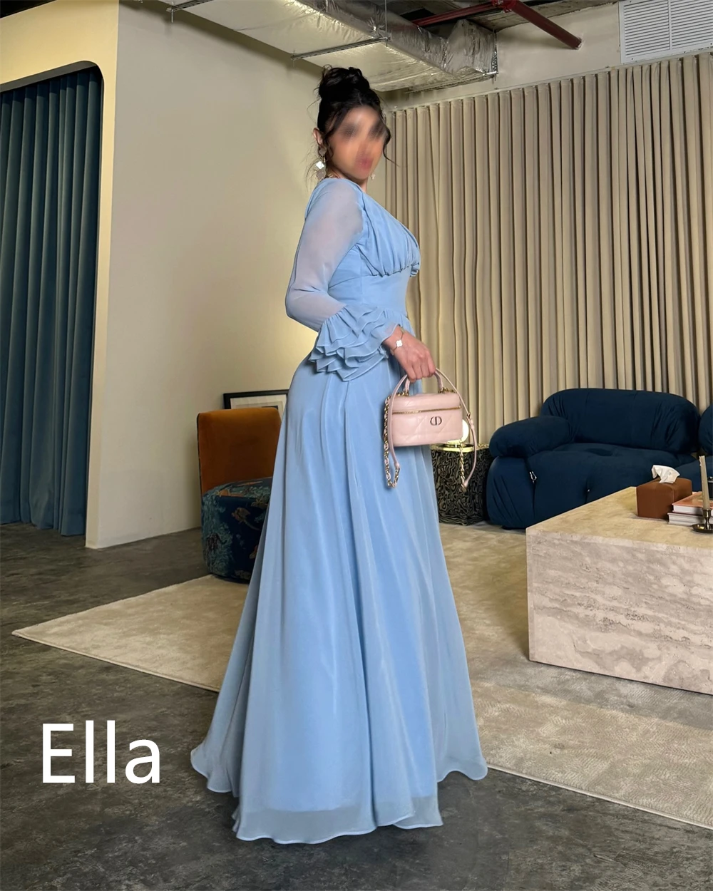 فستان سهرة شيفون أزرق رائع مخصص رسمي برقبة على شكل حرف v وأكمام طويلة وكشكشة متدرجة سويب تراين مناسبة مخصصة