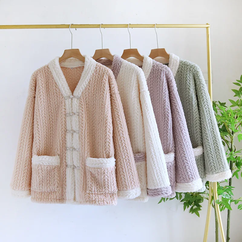 جديد خريف/شتاء 2025 بيجامات نسائية من الفلانيل برقبة على شكل حرف v سميكة ودافئة بأكمام طويلة سترة فضفاضة للمنزل قطعة واحدة