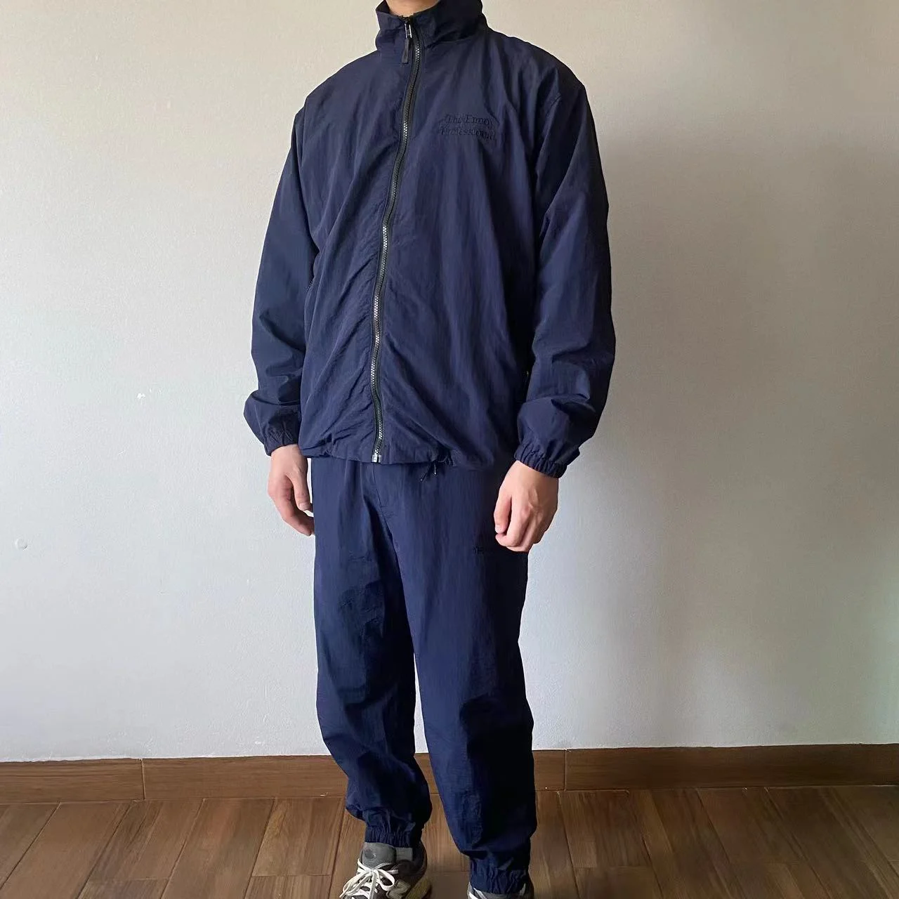 Het Ennoy Buitensportpak Japans Minimalistisch Veelzijdig Jasje + Casual Broek Met Manchet Tweedelig Pak Voor Mannen En Vrouwen